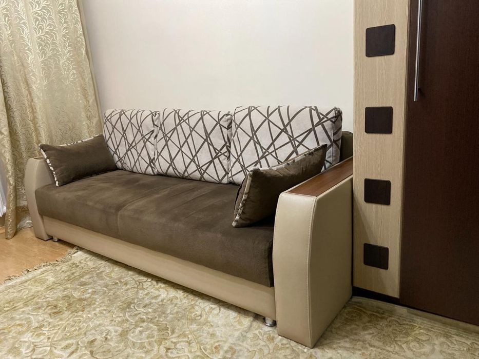 Продам диван в хорошем состоянии.