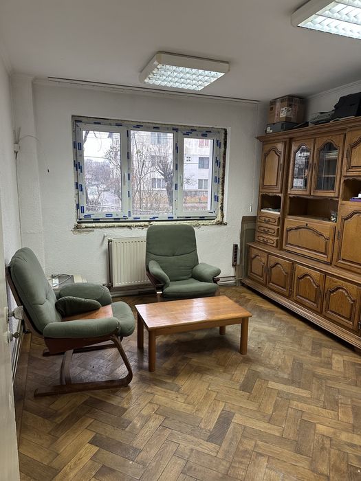 Inchiriez apt. 2 camere (in renovare) catre firma - parter - 420 Euro