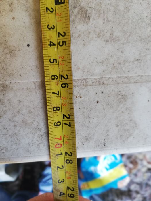 Продавам маси, стойки за чадър