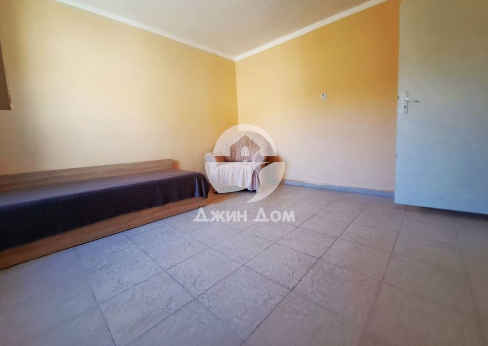 Двуетажна къща с 6 спални и гледка ПЛАНИНА в с. Черноград