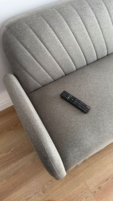 Canapea modernă folosită 6 luni, stare perfectă