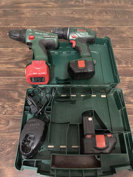 Vand 2 buc  Bosch PSR 060395550W/U cu 2 acumulatori 12V + accesorii + 1 buc Bosch Psr 9,6 cu acumulator