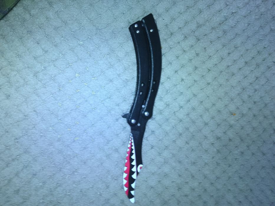 Vând Cuțit cu urme mici de uzura