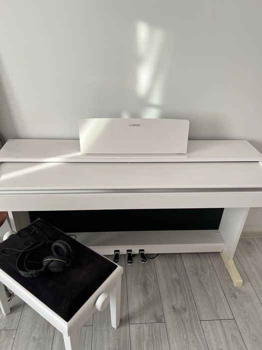 Pian digital Yamaha Arius YDP-144 – alb