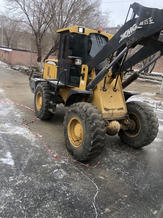 Погрузчик и камаз