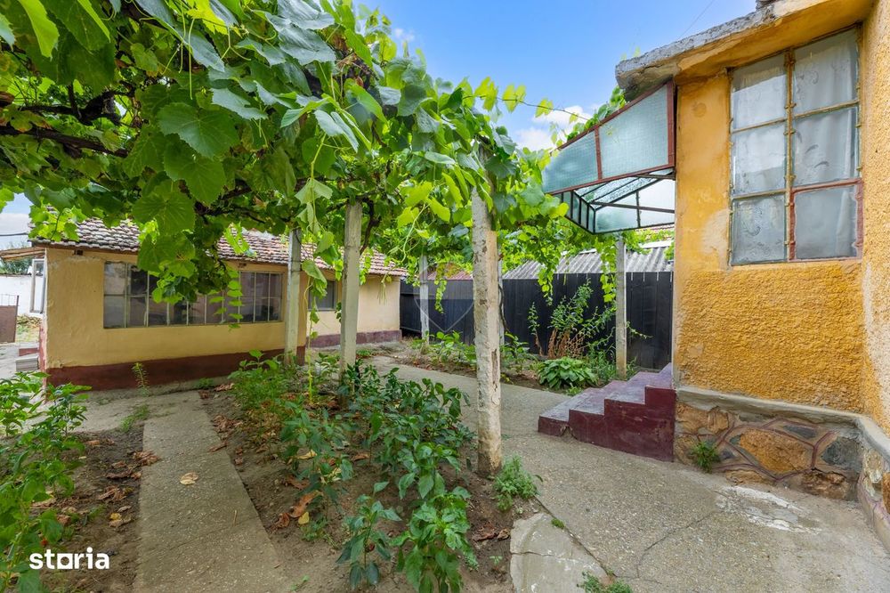 Casă de vânzare în zona Gai cu teren de 1.480 mp