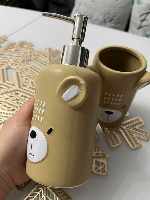 Чаша за четка за зъби и бутилка за течен сапун Sinsay