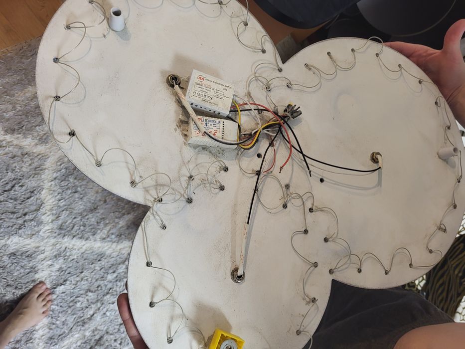 Продаю люстру в хорошем состоянии