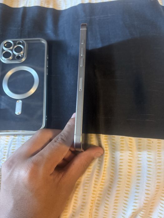 Vand iphone 16 pro max fake
