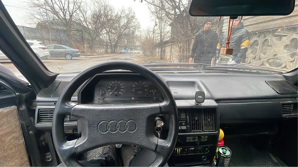 Ауди 100 1.8 обём