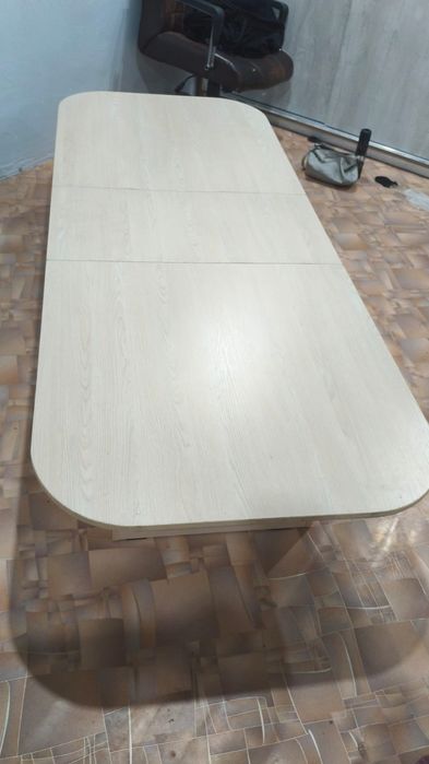 Продам стол в хорошем состоянии.