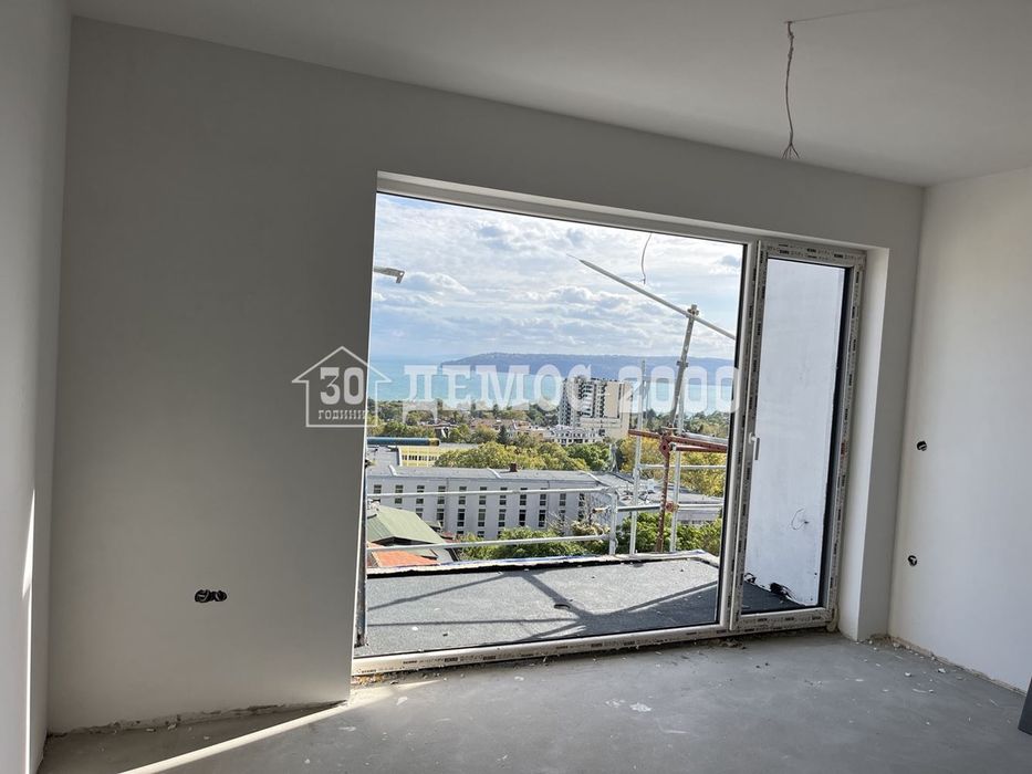 Продава се Тристаен апартамент в Варна, Бриз - 120 кв.м за 1382 €/кв.м - Снимка #2