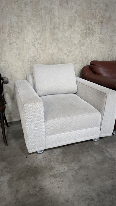 кресло мягкое светлое