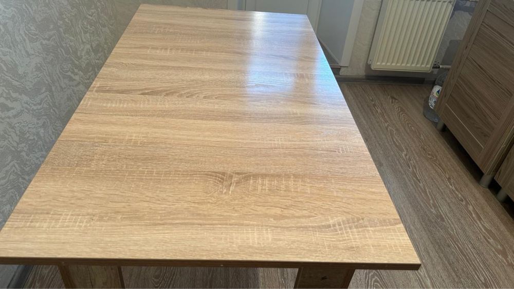 Стол и стулья (4 штуки)