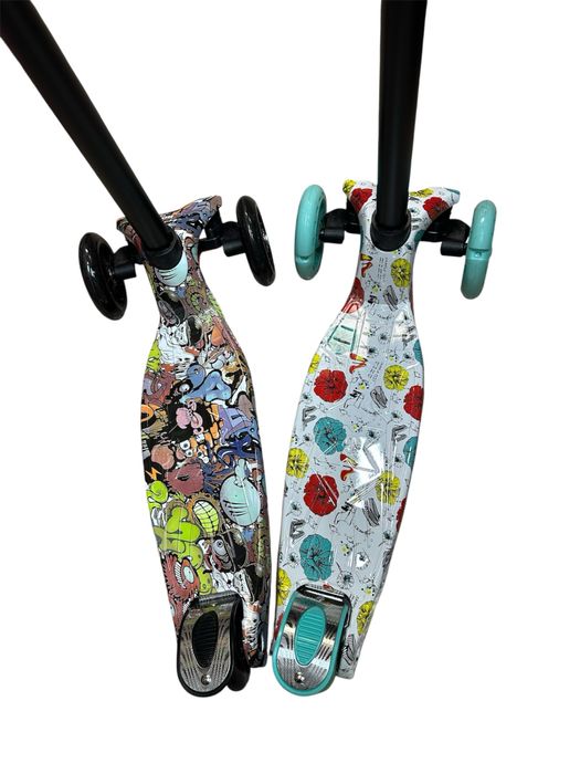 Самокат трехколесный графити