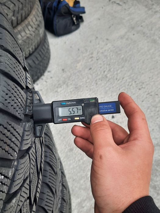 4 Броя 235/60/18 Dunlop 5,6mm 2020DOT