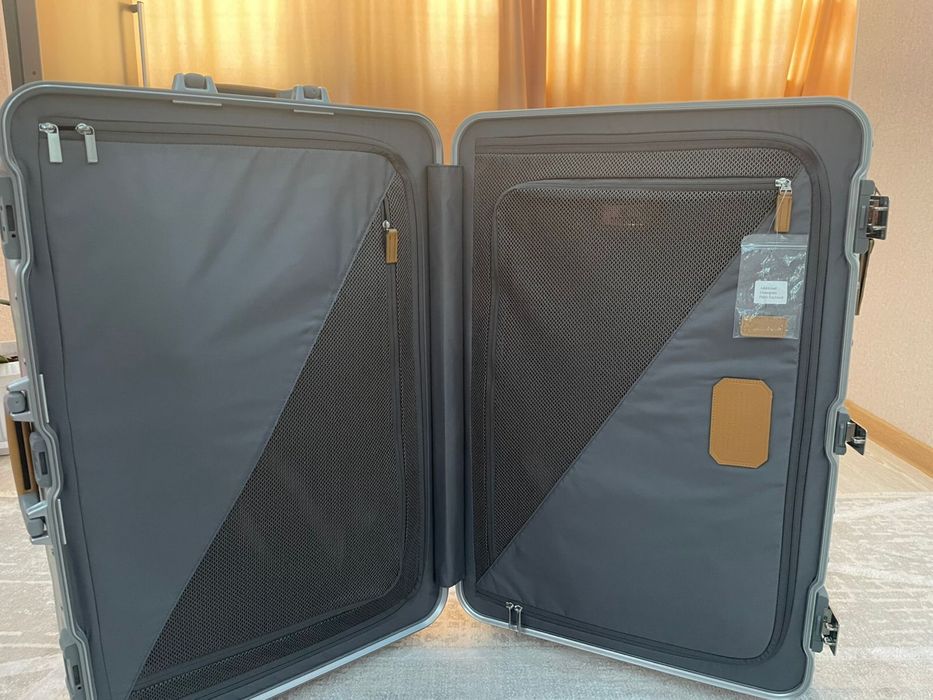 Продам чемодан  TUMI , размер L