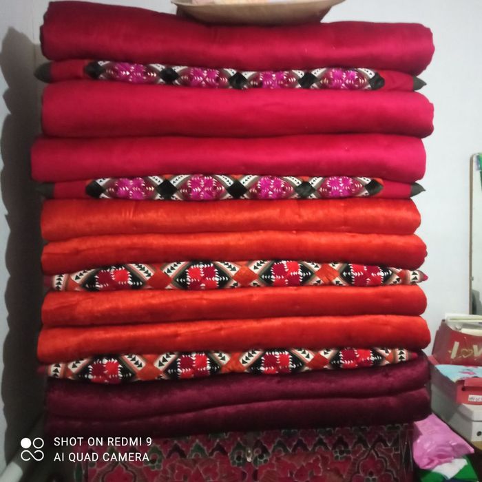 Курпа ва ястиклар сотилади