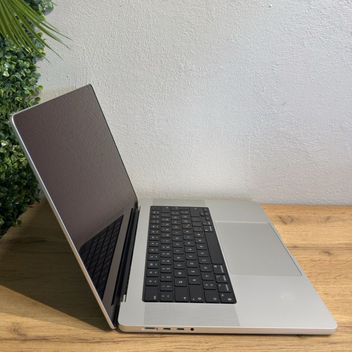 MacBook M1 Pro 16 inches