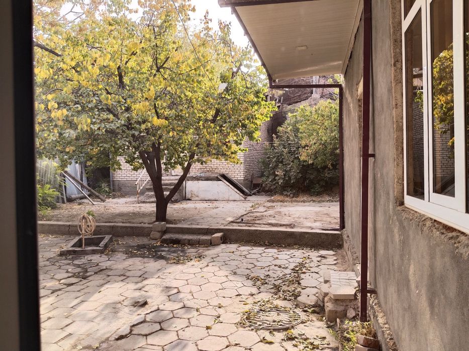 Ховли сотилади. Шахар марказида