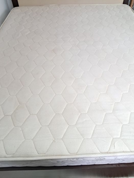 Curăț  canapele,saltele si tapițerii la domiciliu.