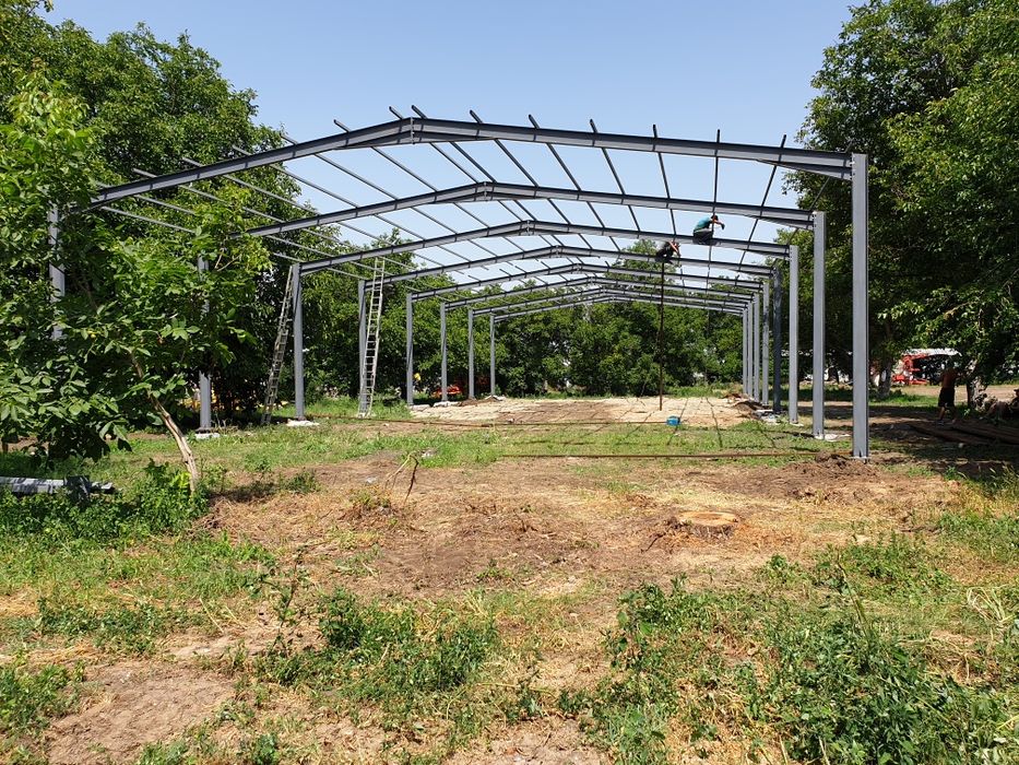 Vand hală metalică structura