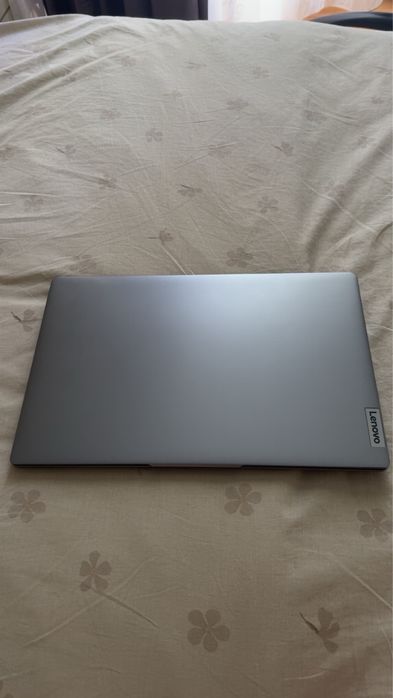 Laptop Lenovo IdeaPad Slim 3 15ABR8