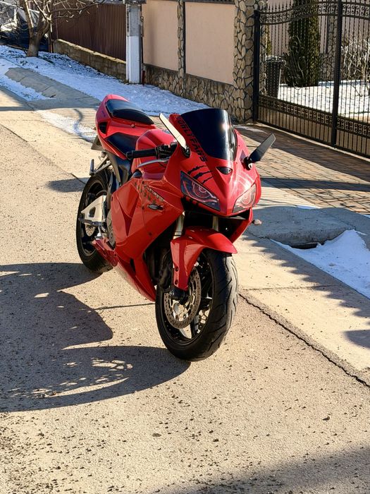 Motocicleta Honda CBR 600 RR
