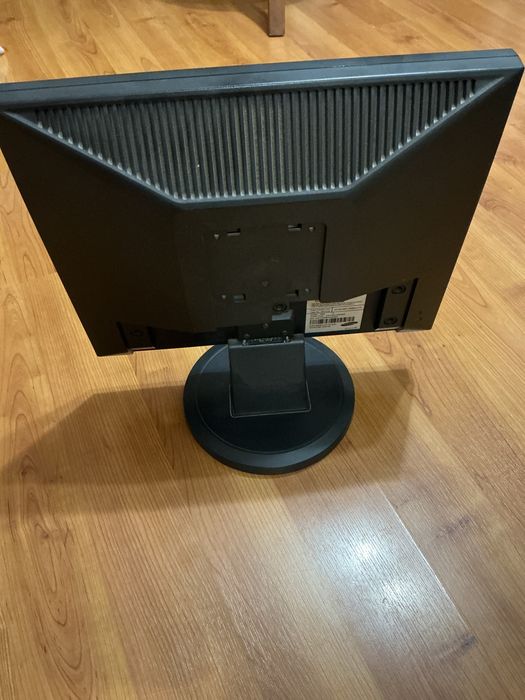 Монитор черный срочно продам