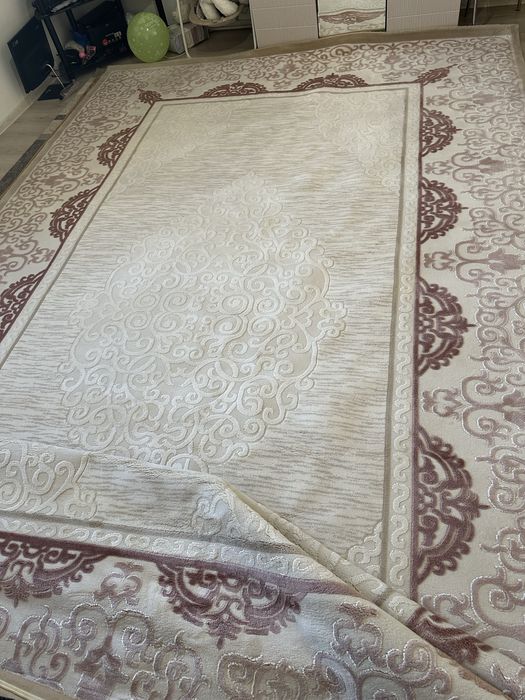 Кілем сатылады 3/5 м