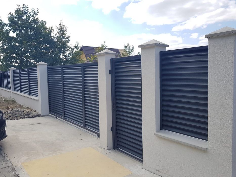 Construim garduri si porti din sipca metalica, panouri stil jaluzele,