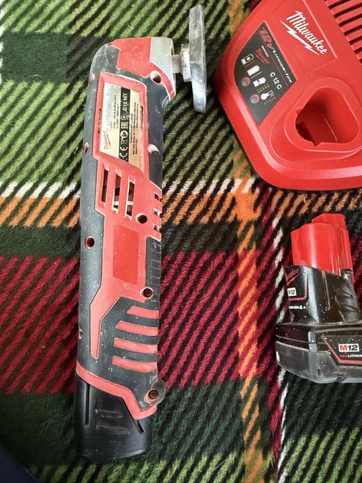 Milwakee M12 C12 MT unghiular multitool 2 acumulatori