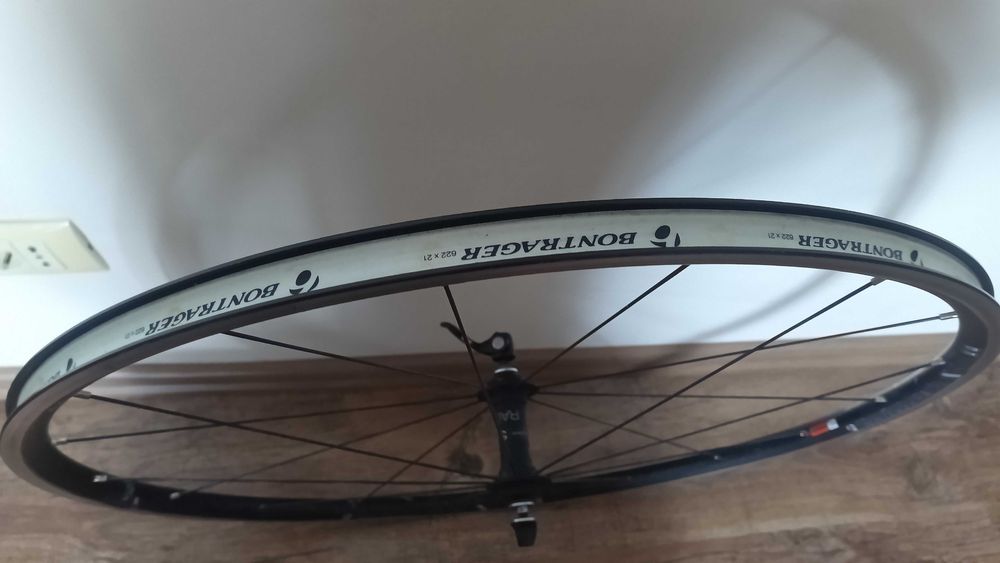 Roata cursiera Bontrager Race TLR 700cc