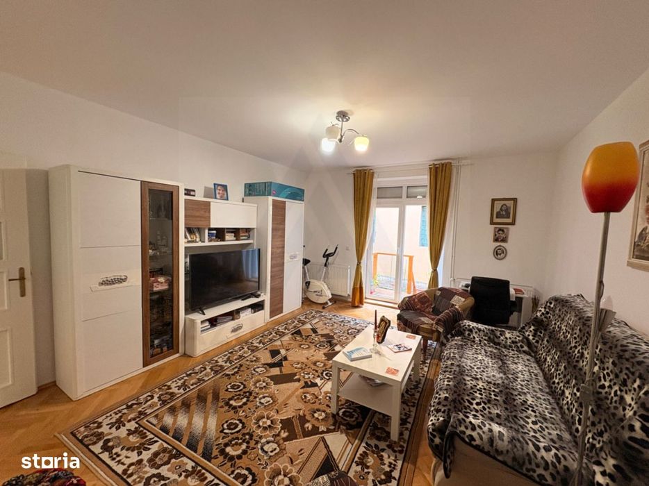 Apartament decomandat 70 mp utili 2 bai pivnita si curte 58 mp Central