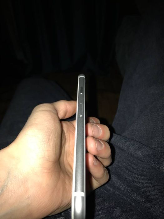 Продам срочно  IPhone 8