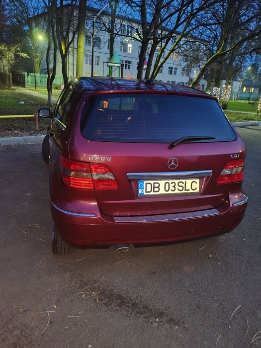 Vând Mercedes b 200