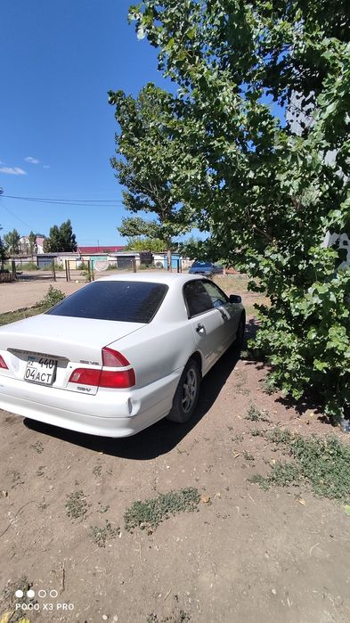 Митсубиси Диаманте.