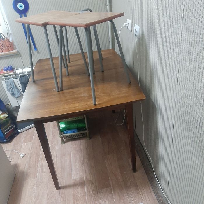 Стол раскладной три табуретки