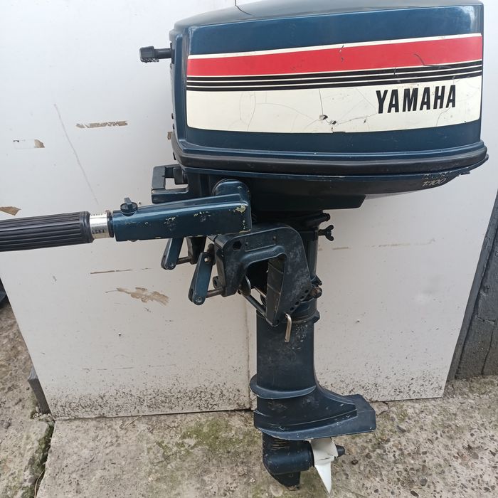 Vând motor de barcă Yamaha