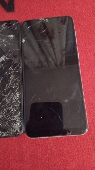 продават се мобилни телефони за части