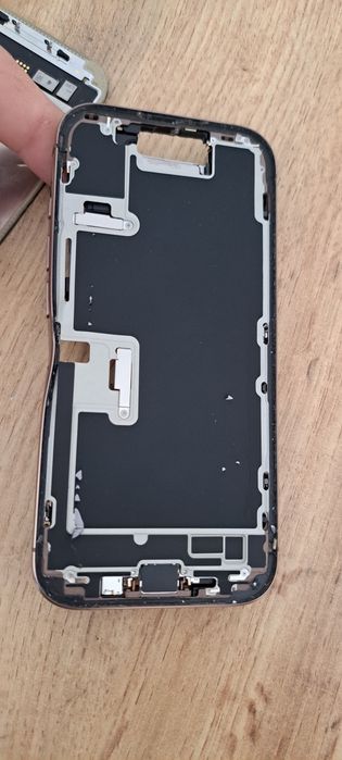 Iphone 16 pro на части