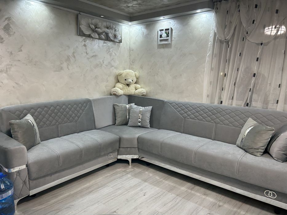 Диван в сиво чисто нов