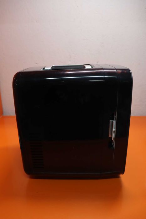 Мини хладилник Cecotec Bolero MiniCooling 6L Bahamas Black, 12V-220V, съвместим с автомобили и каравани, функции за охлаждане и нагряване