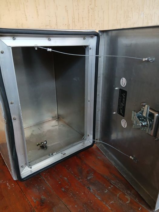 Сейф нержавейка, прочный, б/у