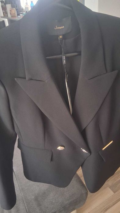 Сако чисто ново.