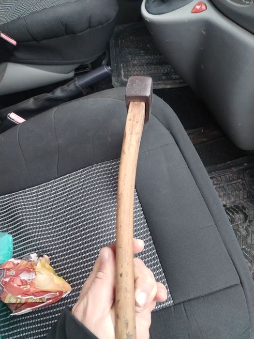 De vânzare barda veche