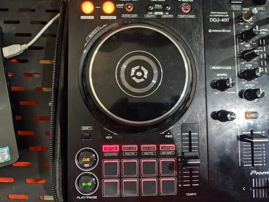 Pionner DDJ-400 rekordbox Конзола