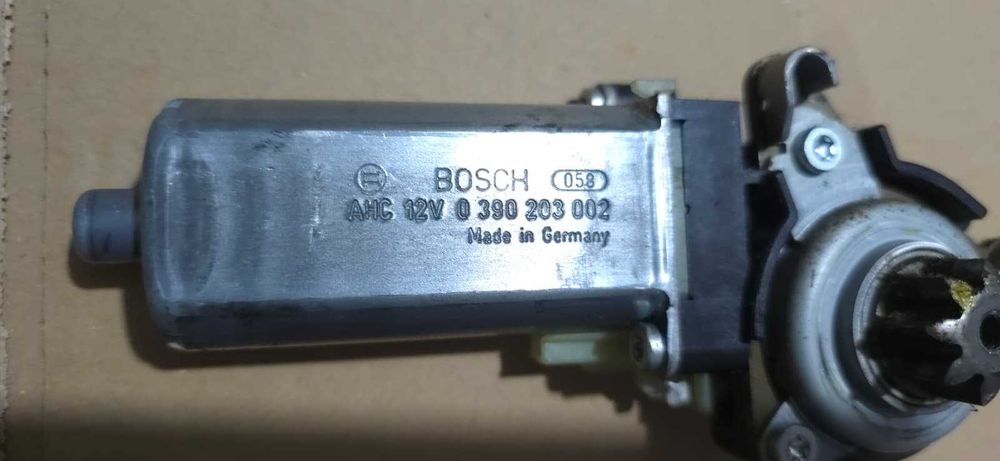 Motoras scaun dreapta fata MERCEDES-BENZ C-CLASS W204 OEM 0390203002