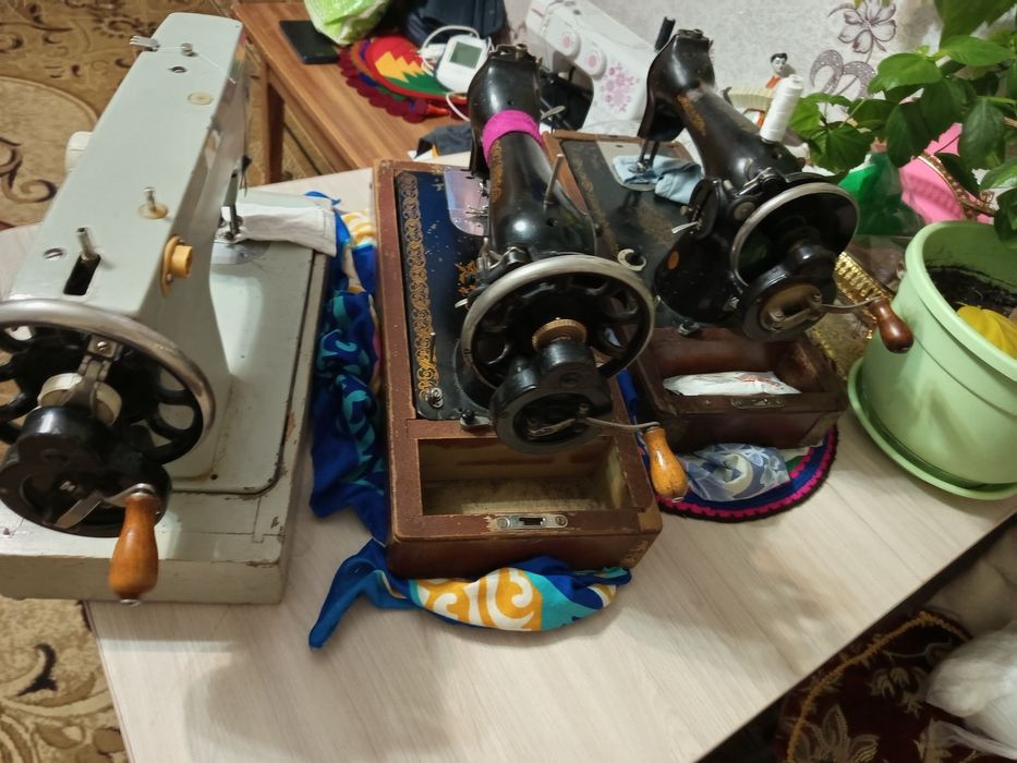 Продам три швейной машинки