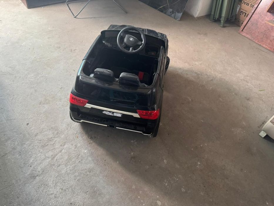 Машина . Пультпен журеди.